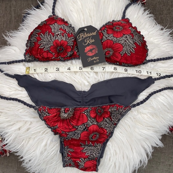 Brazilian bikini - Picture 5 of 8